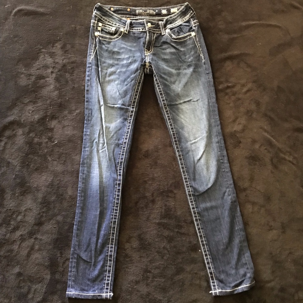 Size 28 Miss Me Bling Jeans in Great 👍 Condition